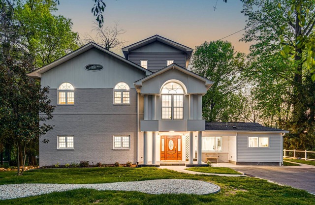 DMV 6BR Luxury Lake House with Firepit, Game Room