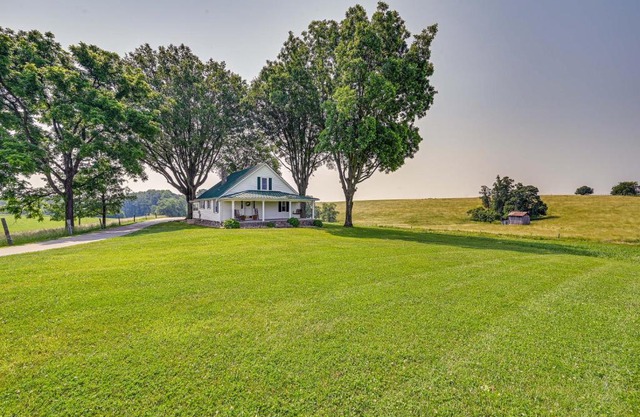 Dobson Farmhouse with Scenic Porch - Near Vineyards!