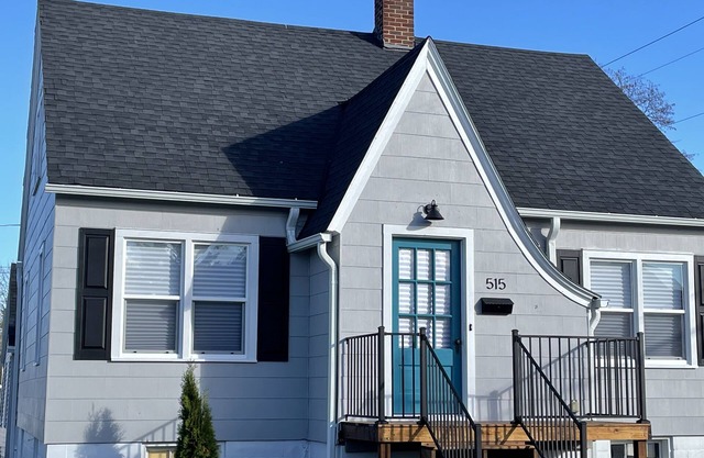 Dog-friendly Algoma home near Door County