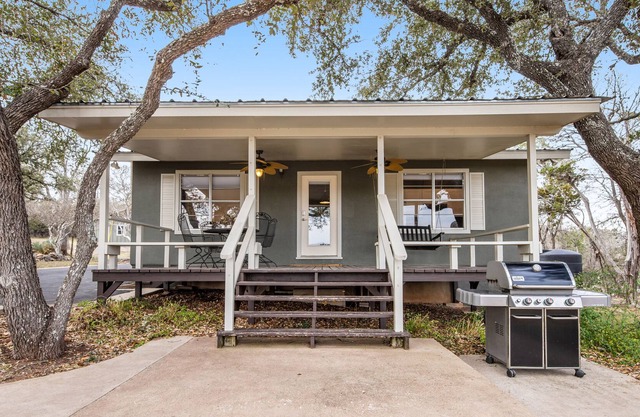 Dog-friendly and spacious lake view house with W/D and private beach