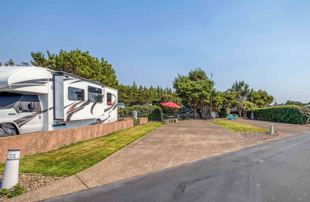 Dog Friendly, Available with 50AMP, 30AMP, Water and Sewer hook up's, WiFi