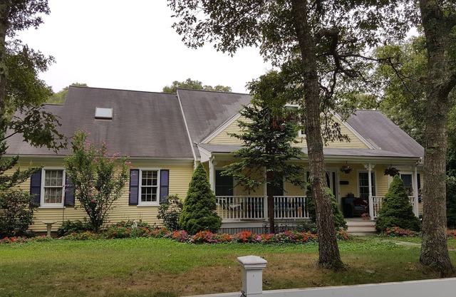 Dog friendly, Clean Studio with Separate Entrance 2.4 miles to Beach