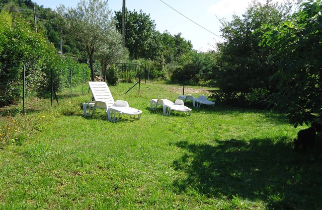 Dog-friendly gîte with large enclosed garden 20 minutes from Lac du Salagou