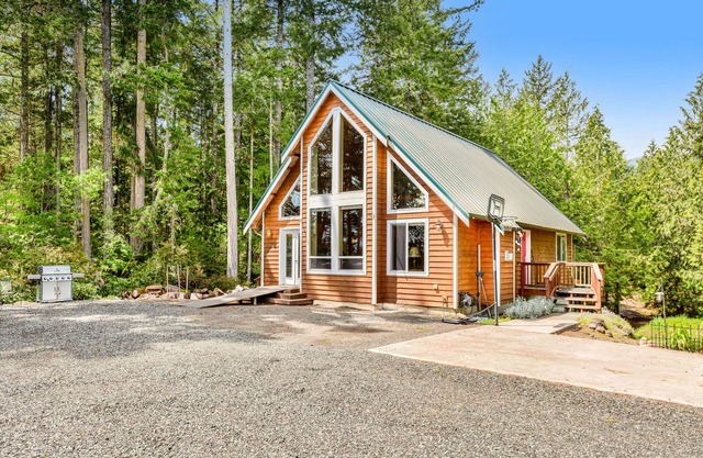 Dog-friendly home on Dabob Bay with fireplace, firepit & gas grill