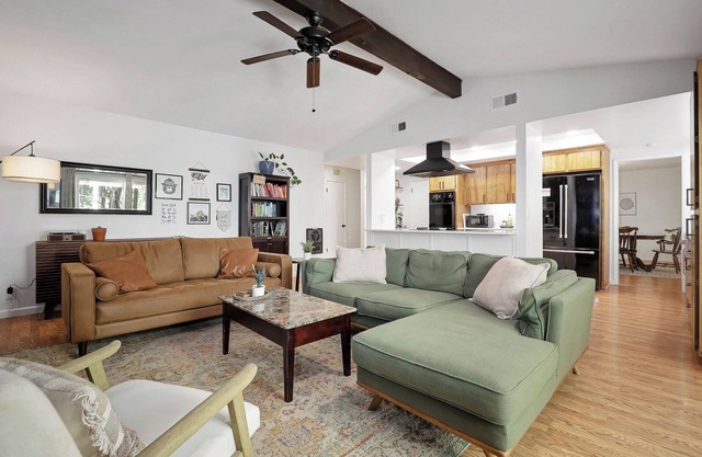 Dog-Friendly Home w/Firepit, Fenced Yard & Office. 5 mins to Apple Hill!