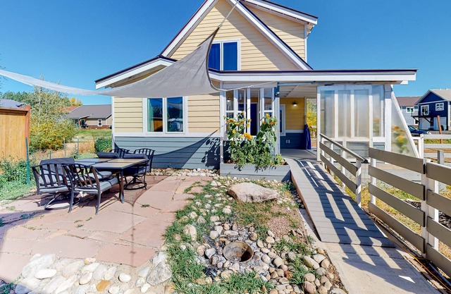 Dog-friendly home with prime location, lovely patio, sun porch & WiFi