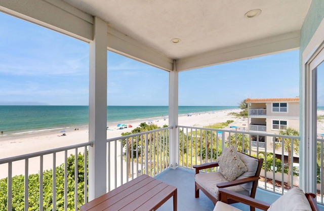 Dog-friendly beachfront paradise with WiFi, AC, washer/dryer