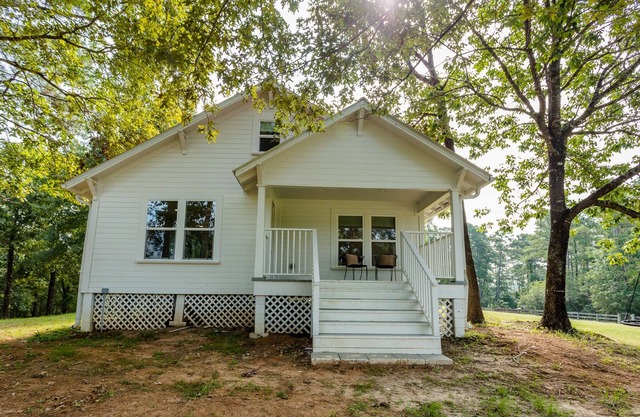 Dogwood Farm: Spicewood