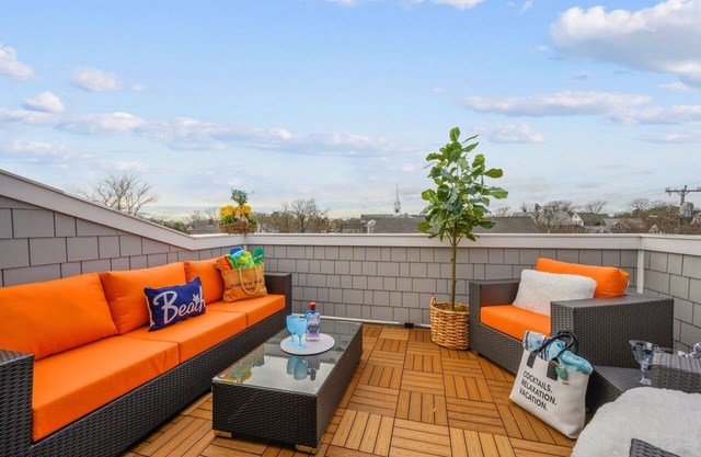 Dolce Vita: Luxury Condo with Rooftop Terrace