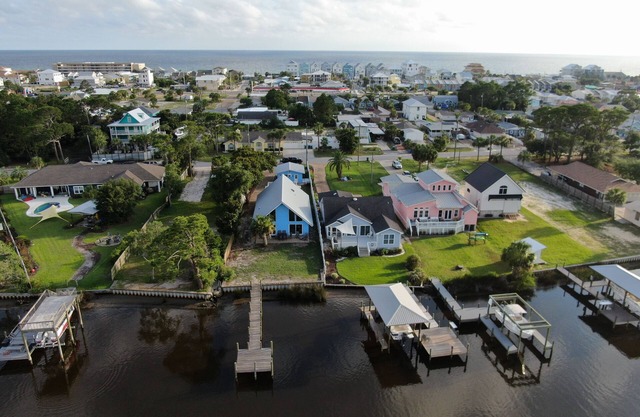 Dolphin Days Lagoon Retreat