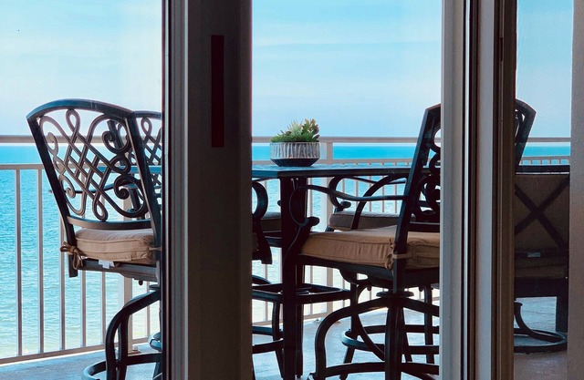 Dolphin Heaven on the 10th floor - Check out our new unit VRBO 4411481