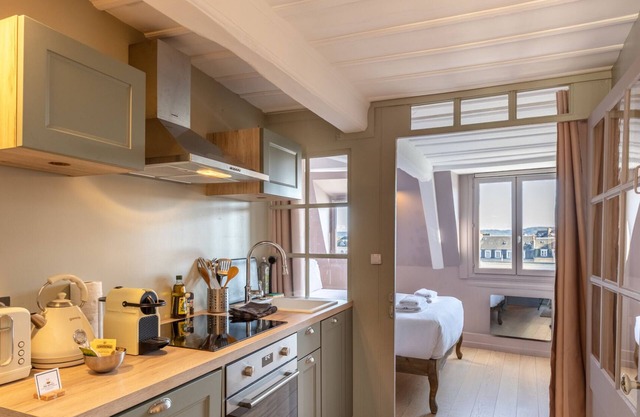 Dolphin View - 2nd floor - Beautiful flat with view of the port