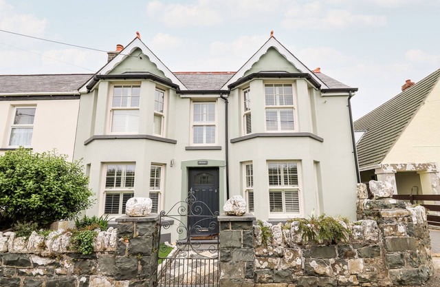 DOLWERN, family friendly, country holiday cottage in Dinas Cross