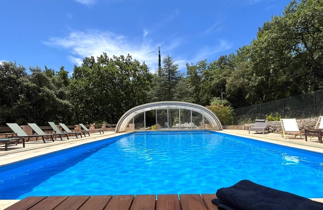 Domaine de l'Issole, 4 stars - Stunning Provencal estate for 18 -24p, with pool