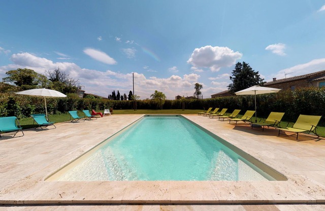 Domaine Paul Huc, the Stable, upscale apartment with pool