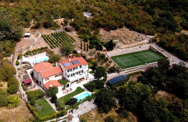 DomaineVinodolSun: Excl. Dream for up to 20 people, heated pool, sauna, tennis