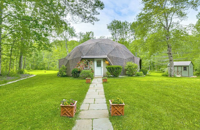 Dome Escape in Nature w/Deck: 3 Mi to Kent Falls