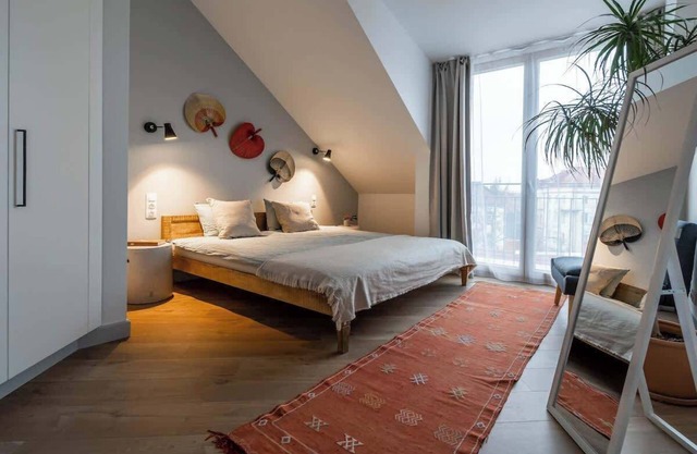 Domillion 2bdr New Oriental apt free parking N2a12