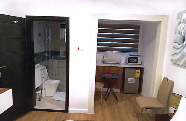Domino Studio apartment in the heart of Osu. 7 minutes from the Airport