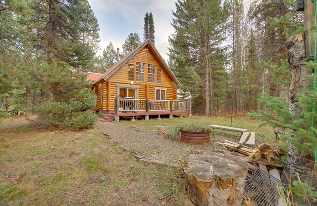 Donnelly Cabin w/Private Deck: Near Lake Cascade!