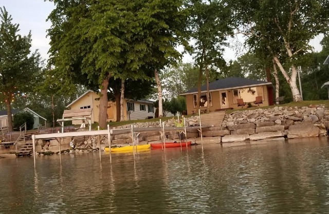 Door County, Green Bay waterfront Cottage. Fantastic Sunsets