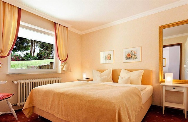 Doppelzimmer mit sep. Wohnteil, Balkon/Terrasse, Bad oder Dusche/WC, Haupthaus