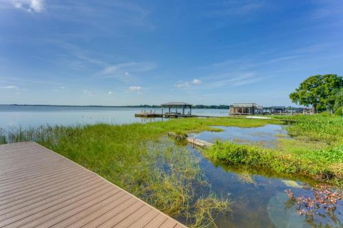 Dora Canal Views and Shared Dock Apt in Tavares!