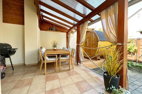 Dora Holiday House & Apartments