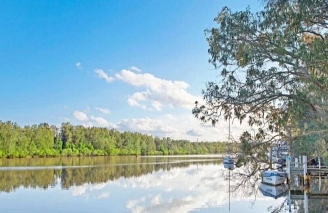 Dora Lodge - fishing, bikes and river frontage