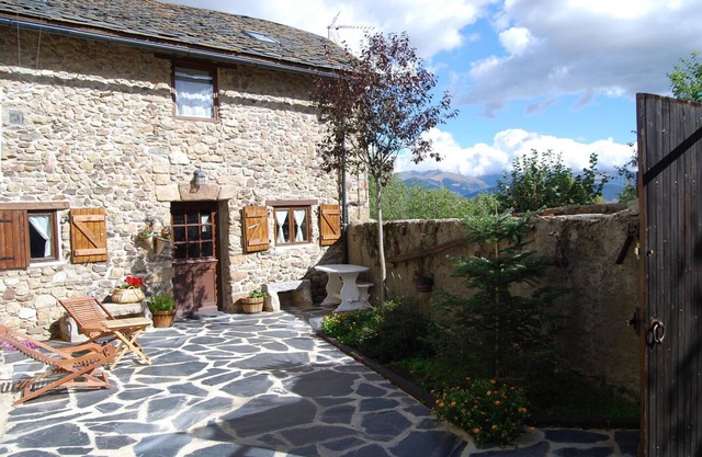 DORRES I - Two Bedroom House, Sleeps 4