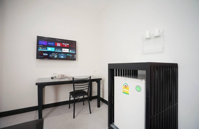 Double bed with ABF near Don Muang Airport