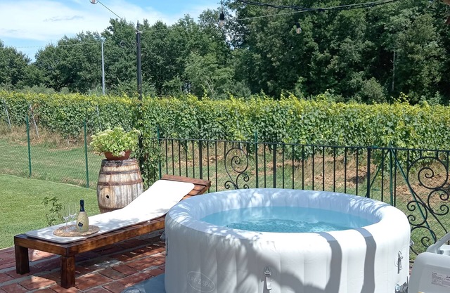 Double bedroom with exclusive bathroom and private access from the outside