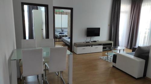 Double Cream Apartment