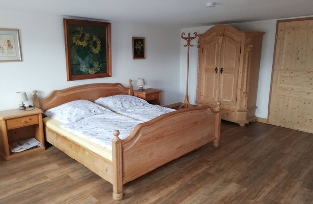 Double room-Deluxe-Private Bathroom-Countryside view-Sonnenblumenzimmer