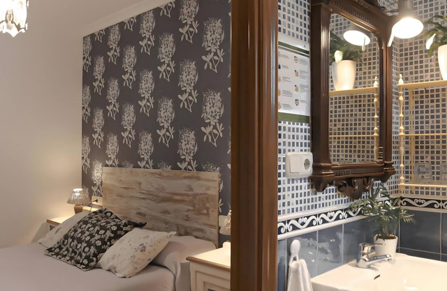 Double Room 'Doble 4' with Mountain Views, Private Garden and Wi-Fi