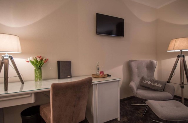 Double room, shower or bath, WC comfort - Hotel Stadt Aurich