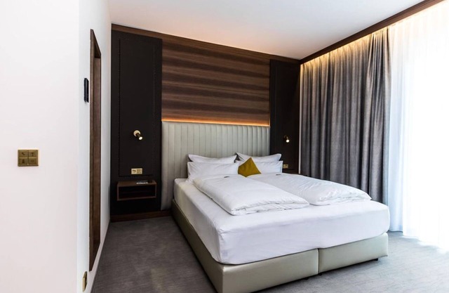 Double room superior without balcony, shower, WC - Hotel am Schloss