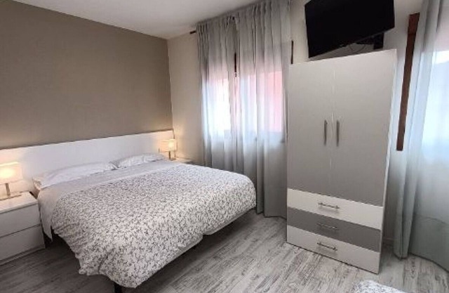 Double room with hydromassage bathtub 90