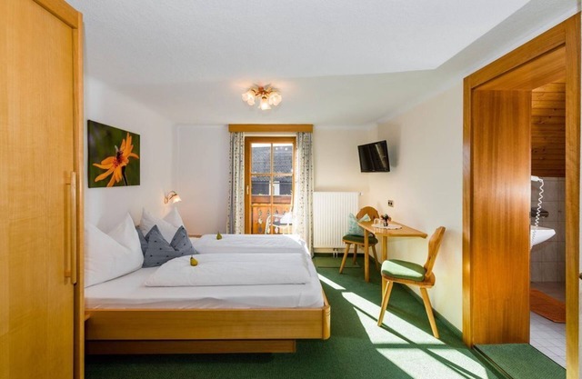 Double room with shower, WC (short booking rate) - Linharterhof - Urlaub am