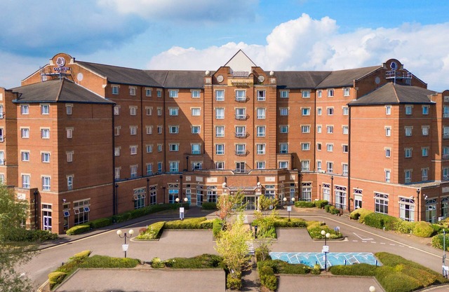 DoubleTree by Hilton Dartford Bridge