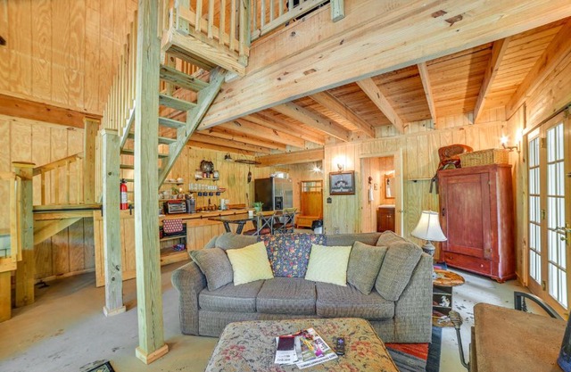 Dover Vacation Rental with Hot Tub and Horse Pastures