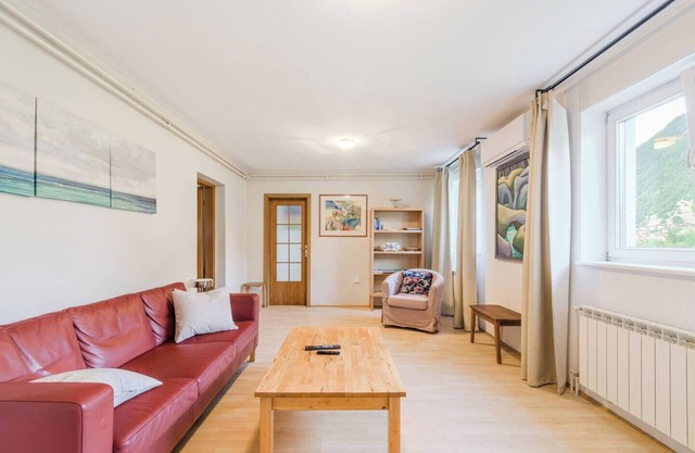Down floor ap with 1 bedroom, airco, tv, new kitchen and own lake side terrace