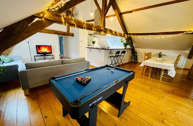 Down Town Spacious Loft with Private Parking