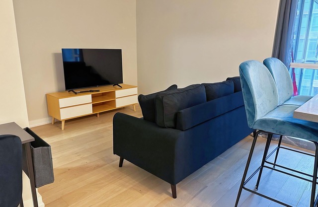Downtown 2 bedroom Gem with Free Parking