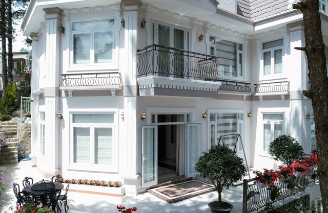 Downtown 5 Bedroom Villa with Luxury Interior - 10 min to downtown