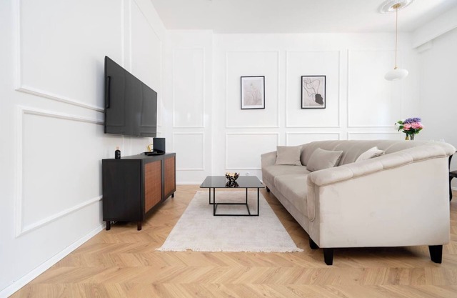 Downtown Apt - Parking, Piotrkowska St. Nearby - by Rentujemy