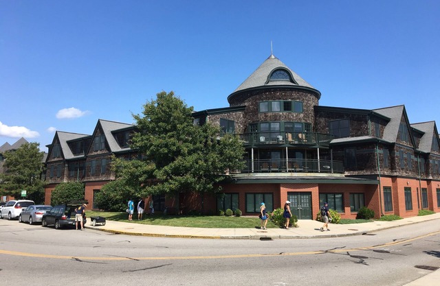 Downtown area, (Longwharf, Newport Onshore, and more)