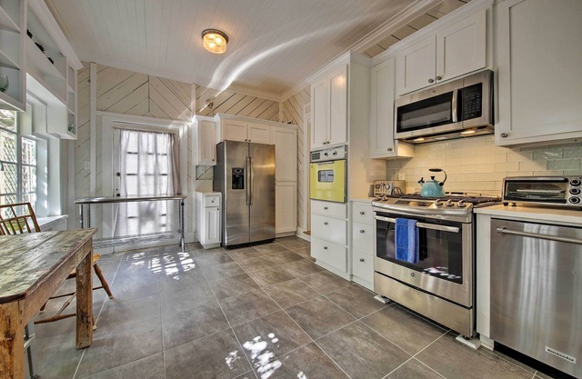 Downtown Austin Home: 1 Mi to South Congress Ave!