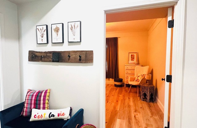 Downtown Brick-Rome Retreat, 2 Bedroom/2Bathroom and 2 Sleeper Sofas