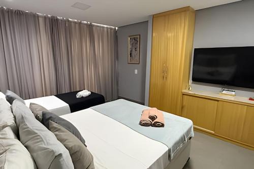 Downtown - close to everything! Up to 5 people in comfort